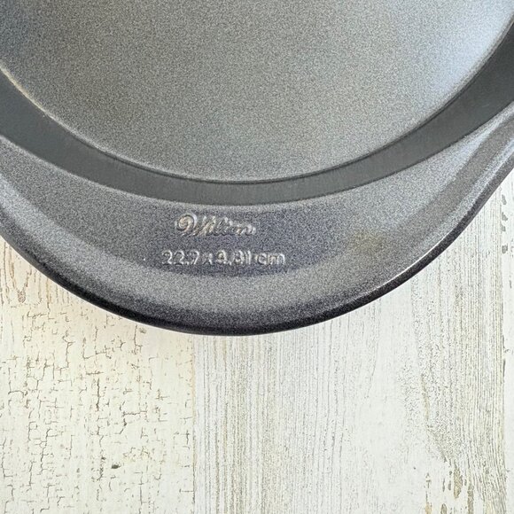 WILTON Nonstick Pans Set Of 2 Round Cake Pan 9 in X 1.5 in Baking Pans - Picture 3 of 5